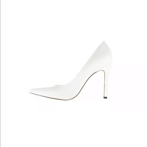 Calvin Klein white 4” pumps, size 9